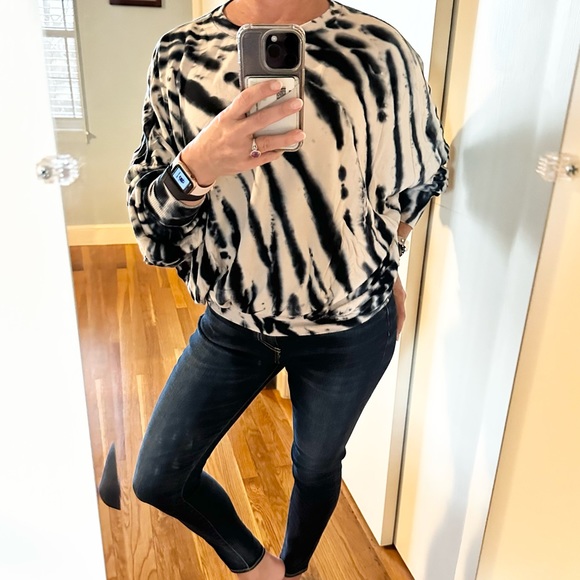 Young Fabulous & Broke Tie Dye Sweatshirt Size M Blue Cream EUC - Picture 8 of 14